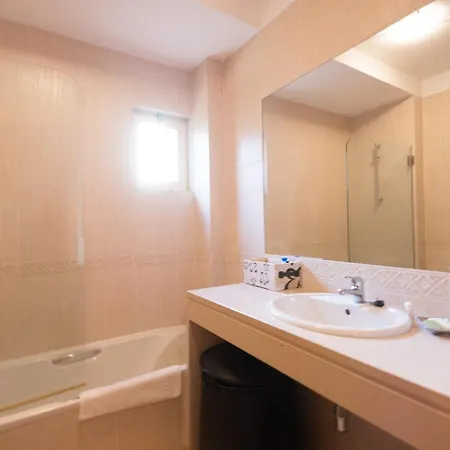 Amazing With Pool • 2 Bed, Wifi, Golf B2 *